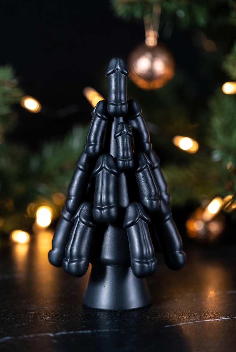 The Original — Matte black resin holiday tree